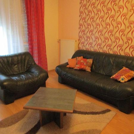 M.M. Home Apartman Gyor Bagian luar foto