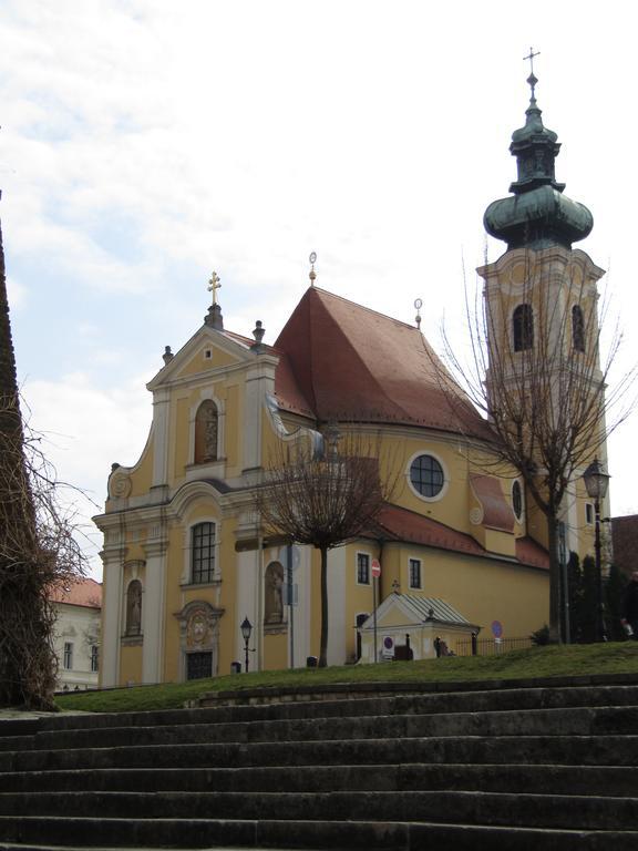 M.M. Home Apartman Gyor Bagian luar foto